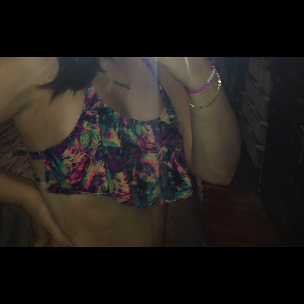 flounce bikini top